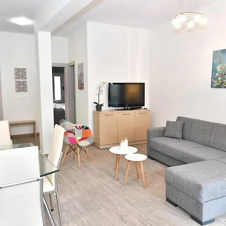 Michaela's * Anabolu